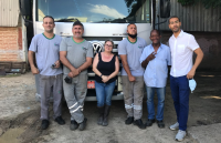 Foto: Equipe da empresa de coleta Saniplan e funcionário da USP, Aline Mellucci e André Moura.